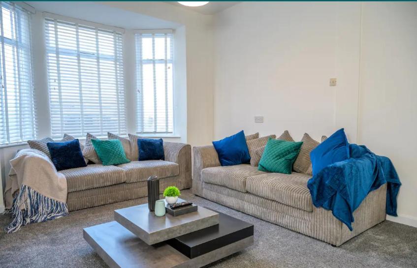 Large 7 Bedroom Town House In Chester City Centre Exterior photo