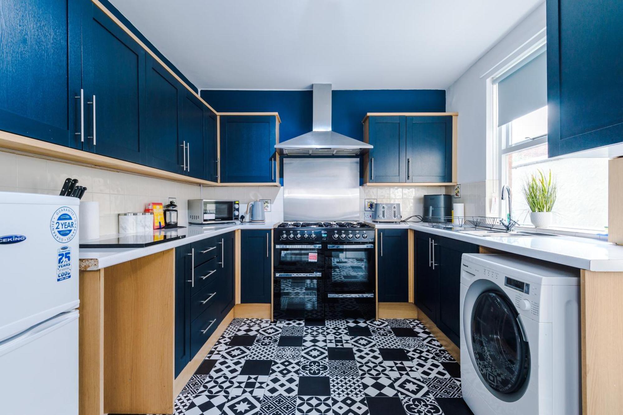 Large 7 Bedroom Town House In Chester City Centre Exterior photo