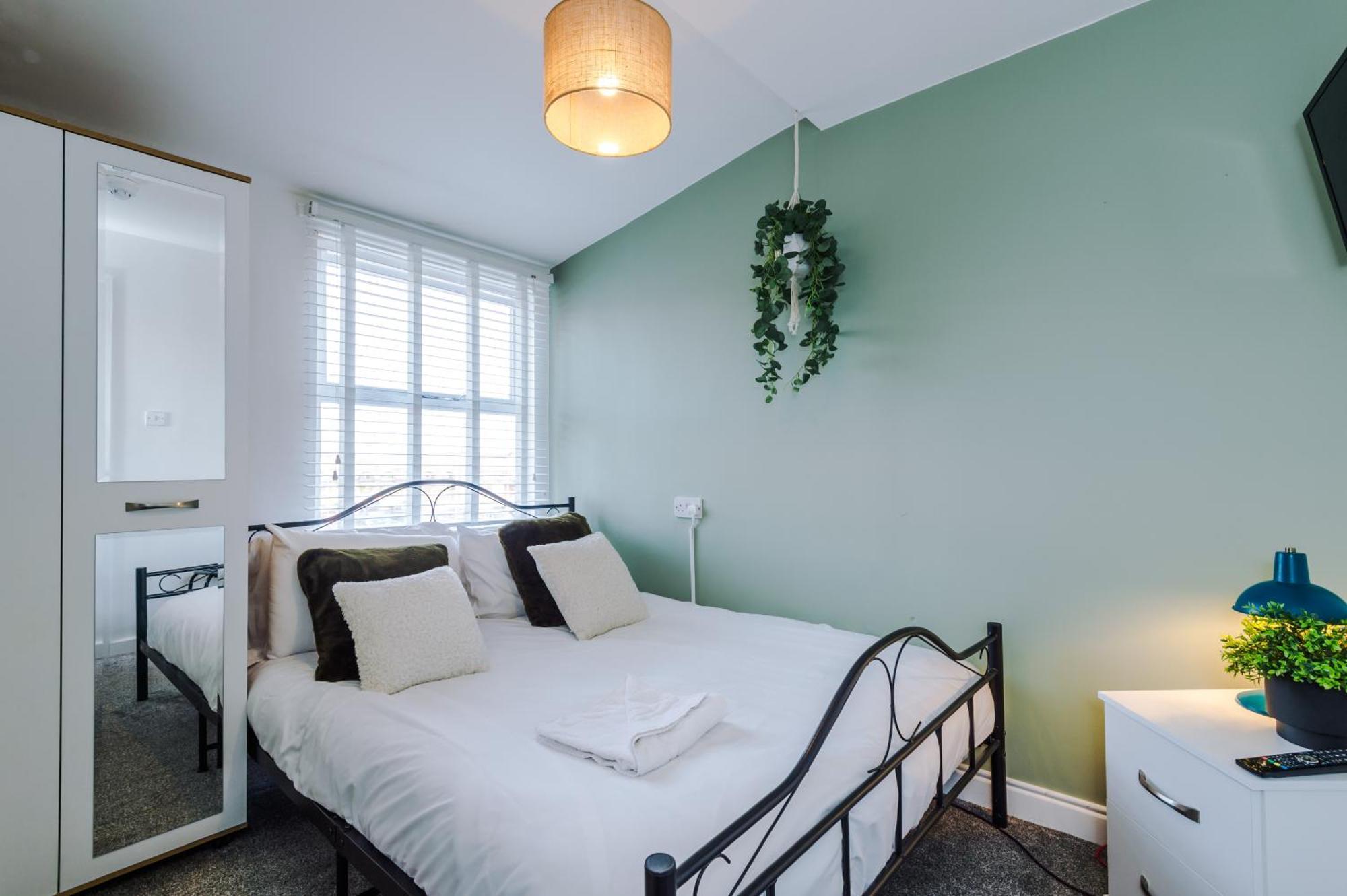 Large 7 Bedroom Town House In Chester City Centre Exterior photo